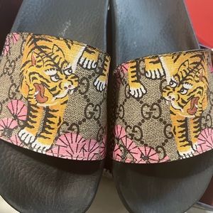 Gucci slides size 39